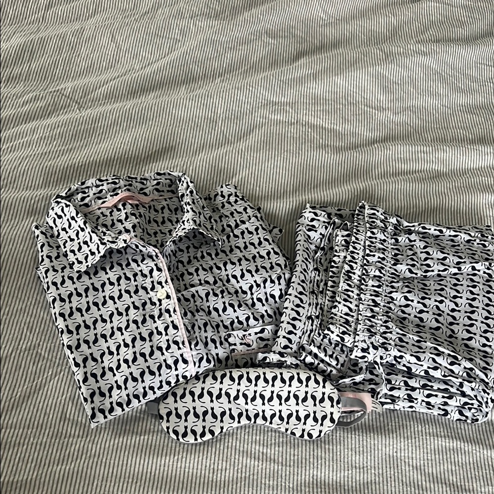 Black and White Patterned Pajama Set with Eye Mask